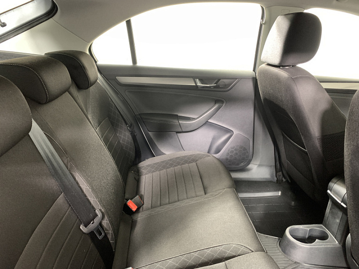 SKODA Rapid 1.4, 2018 года, Робот, Серебристый