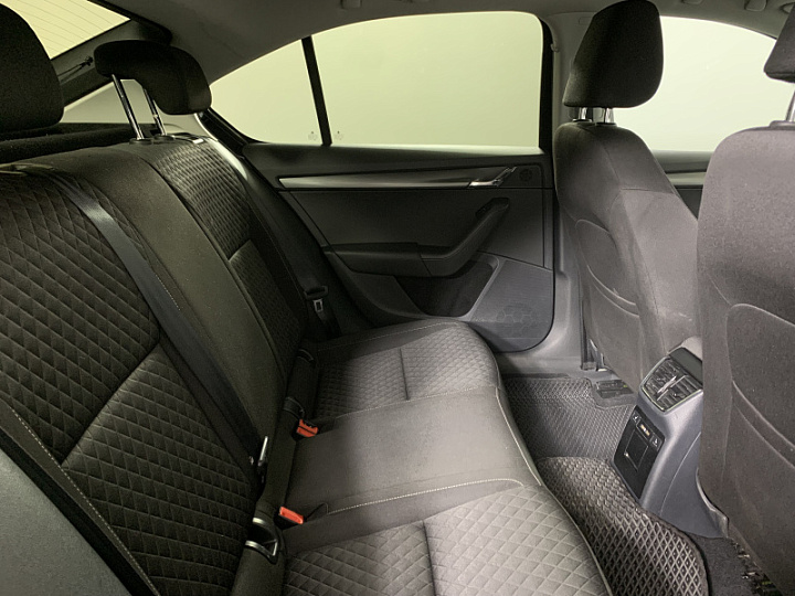 Skoda Octavia 1.6, 2018 года, Автоматическая, Черный