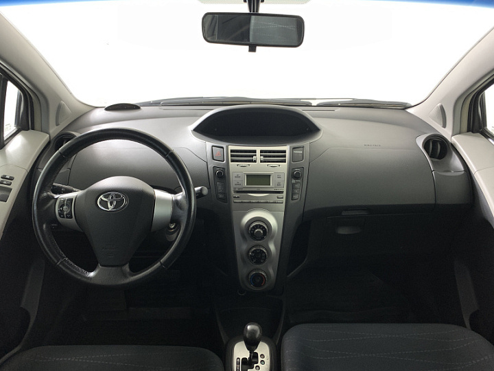 TOYOTA Yaris 1.3, 2008 года, Робот, Серебристый