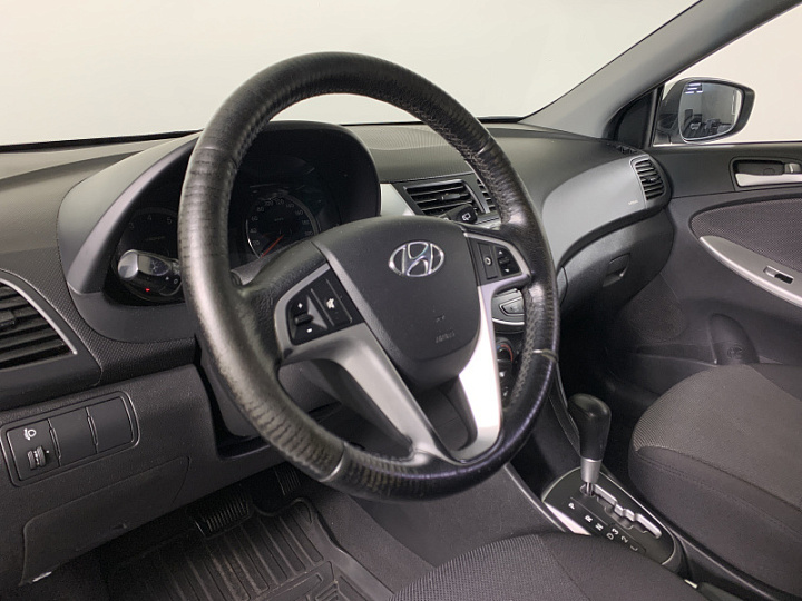 Hyundai Solaris 1.6, 2011 года, Автоматическая, Не определен