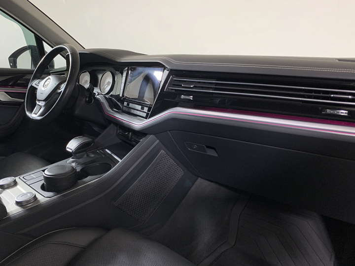 VOLKSWAGEN Touareg 2, 2019 года, Автоматическая, СЕРЫЙ