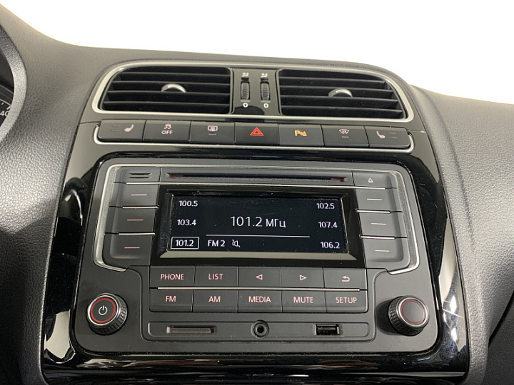VOLKSWAGEN Polo 1.4, 2016 года, Робот, Серебристый