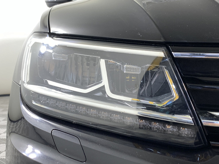 Volkswagen Tiguan 1.4, 2020 года, Робот, Черный