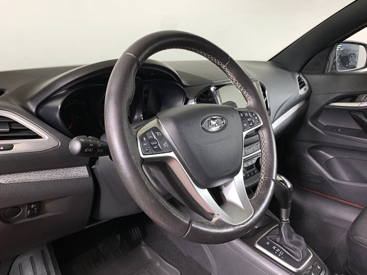 LADA (ВАЗ) Vesta 1.6, 2021 года, Вариатор, Оранжевый