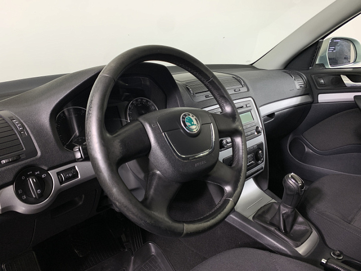 SKODA Octavia 1.6, 2012 года, Механика, ЗЕЛЕНЫЙ