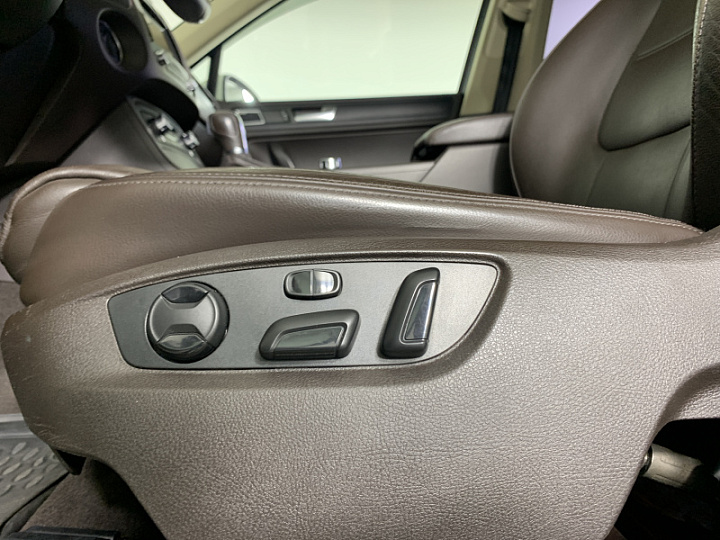 VOLKSWAGEN Touareg 3.6, 2011 года, Автоматическая, БЕЛЫЙ