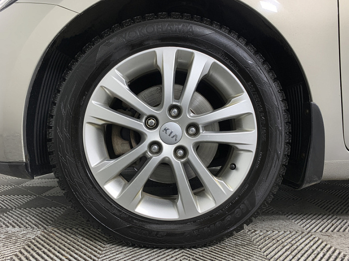 KIA Ceed 1.6, 2013 года, Автоматическая, Серебристый
