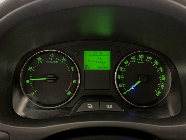 SKODA Fabia 1.4, 2011 года, Механика, Серебристый