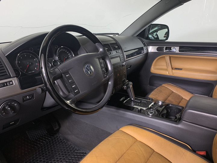 Volkswagen Touareg 3.2, 2006 года, Автоматическая, Черный