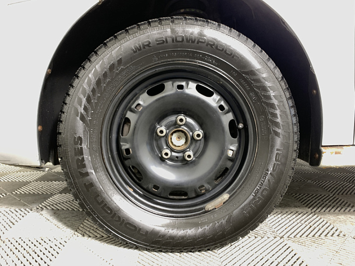 VOLKSWAGEN Polo 1.6, 2011 года, Механика, Серебристый