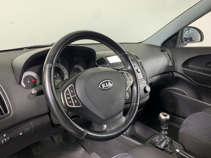 KIA Ceed 1.6, 2008 года, Механика, Серебристый