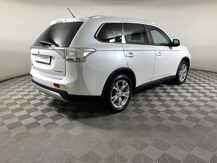 Mitsubishi Outlander 2.4, 2014 года, Вариатор, Белый