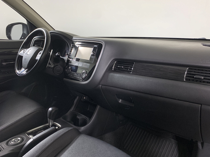 MITSUBISHI Outlander 2.4, 2016 года, Вариатор, ЧЕРНЫЙ