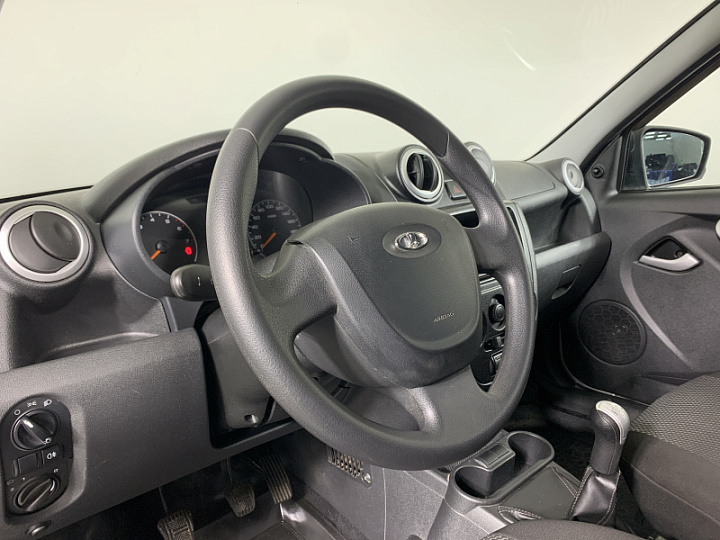 Lada Granta 1.6, 2017 года, Механика, Серебристый