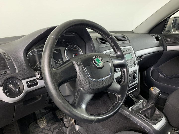 SKODA Octavia 1.4, 2011 года, Механика, СЕРЫЙ