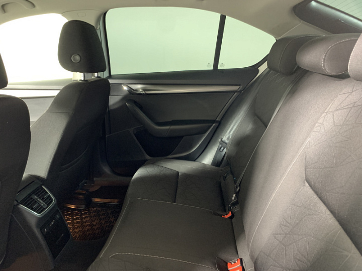 SKODA Octavia 1.8, 2019 года, Робот, БЕЛЫЙ