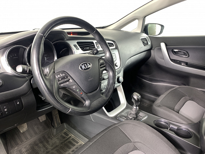 KIA Ceed 1.6, 2013 года, Механика, Черный перламутр