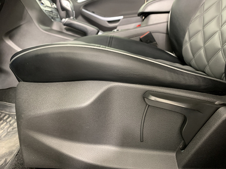 FORD Focus 1.6, 2013 года, Робот, Серо-коричневый