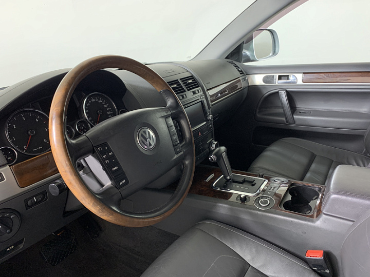 VOLKSWAGEN Touareg 3, 2010 года, Автоматическая, СЕРЫЙ