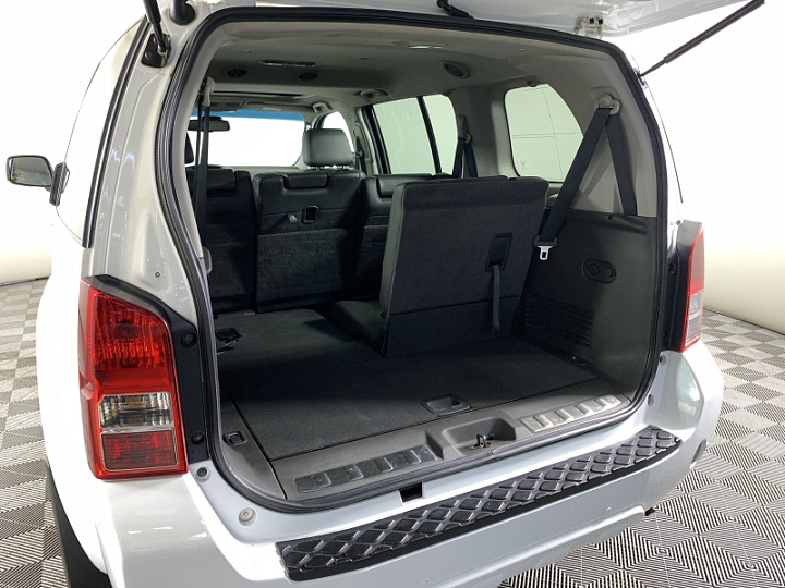 Nissan Pathfinder 2.5, 2011 года, Автоматическая, Не определен