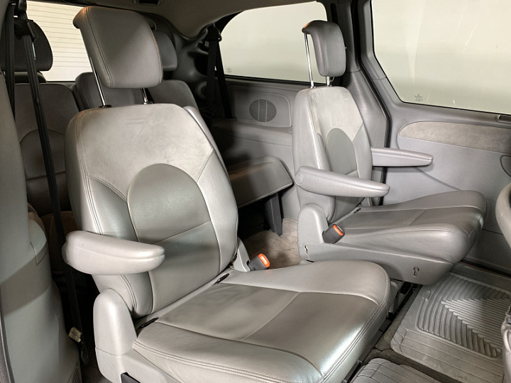 Chrysler Voyager 3.3, 2006 года, Автоматическая, Черный