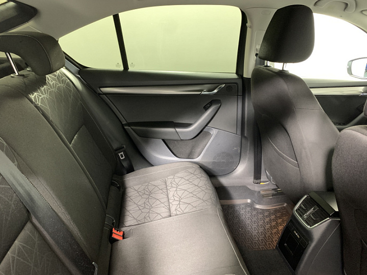 SKODA Octavia 1.4, 2018 года, Робот, ТЕМНО-СЕРЫЙ