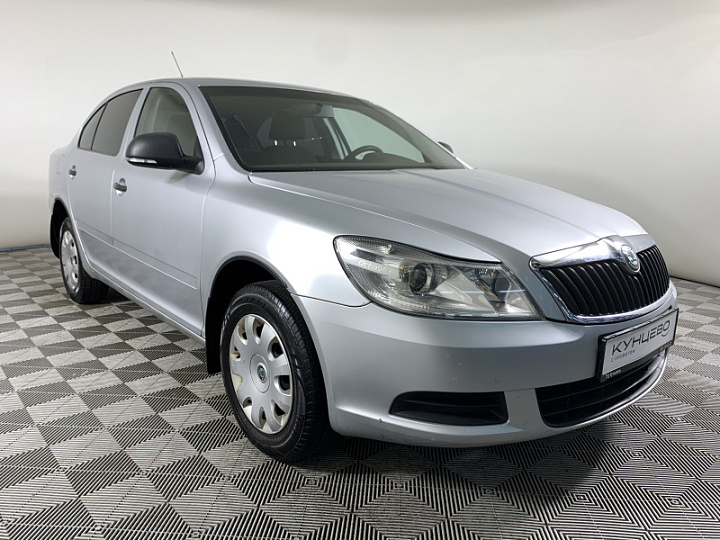 SKODA Octavia 1.6, 2010 года, Механика, Серебристый