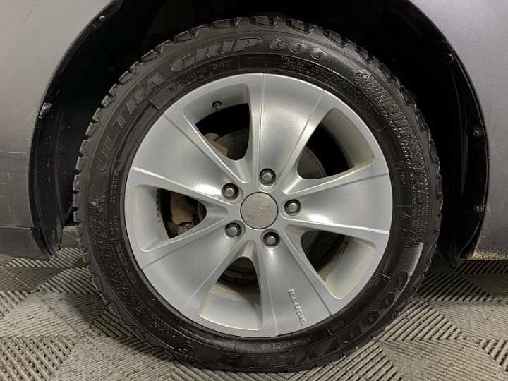 Toyota Auris 1.4, 2007 года, Механика, Серый