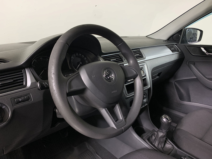 Skoda Rapid 1.6, 2017 года, Механика, Черный
