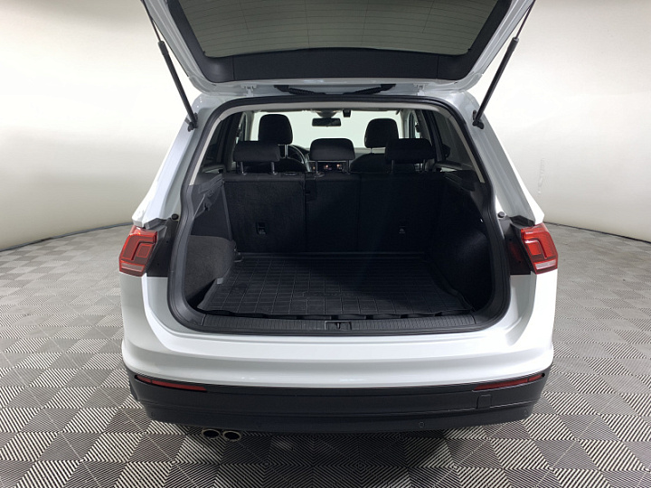 Volkswagen Tiguan 1.4, 2020 года, Механика, Белый