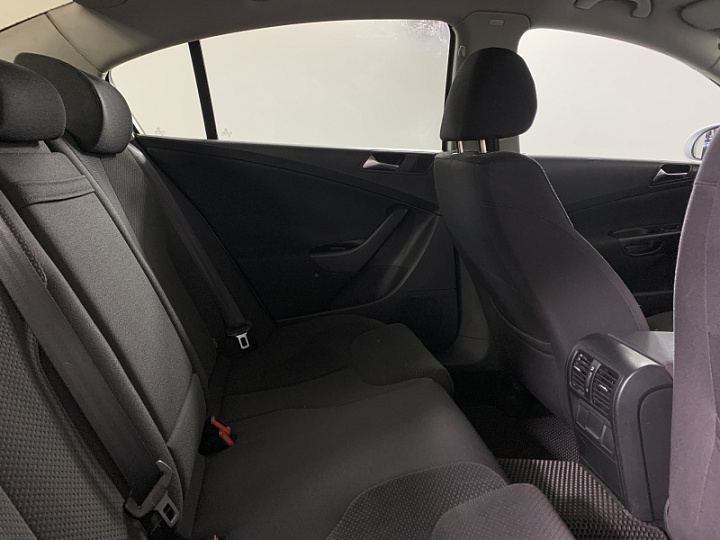 VOLKSWAGEN Passat 1.8, 2008 года, Механика, Серебристый