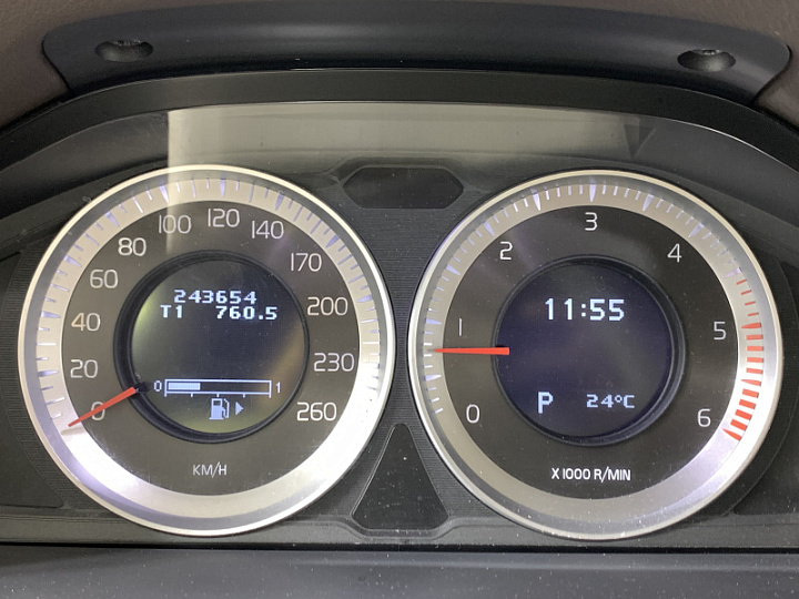 Volvo XC70 2.4, 2012 года, Автоматическая, Бежевый
