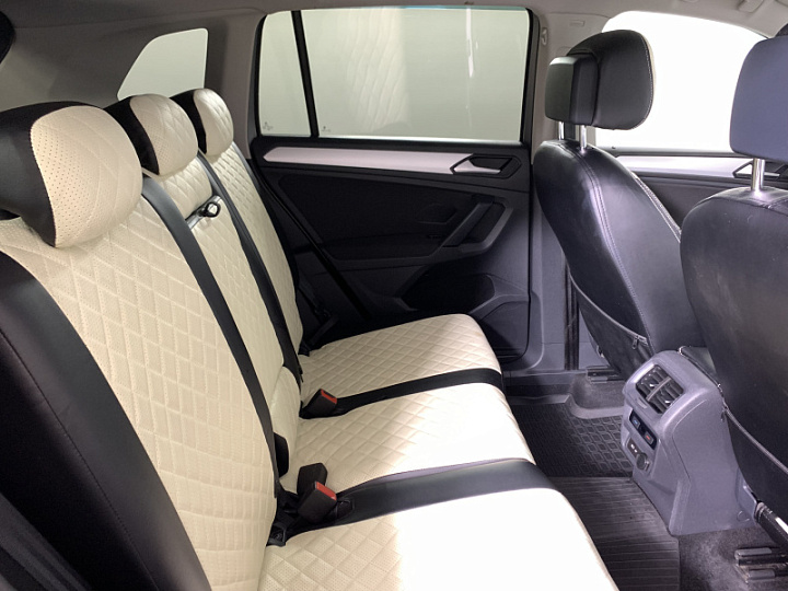 Volkswagen Tiguan 1.4, 2021 года, Робот, Серый