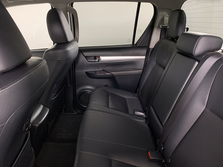 TOYOTA Hilux 2.8, 2018 года, Автоматическая, БЕЛЫЙ