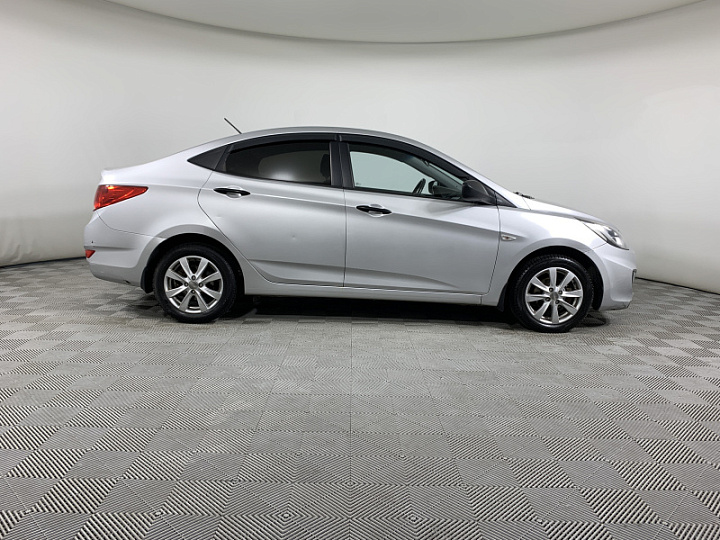 HYUNDAI Solaris 1.6, 2013 года, Автоматическая, Серебристый