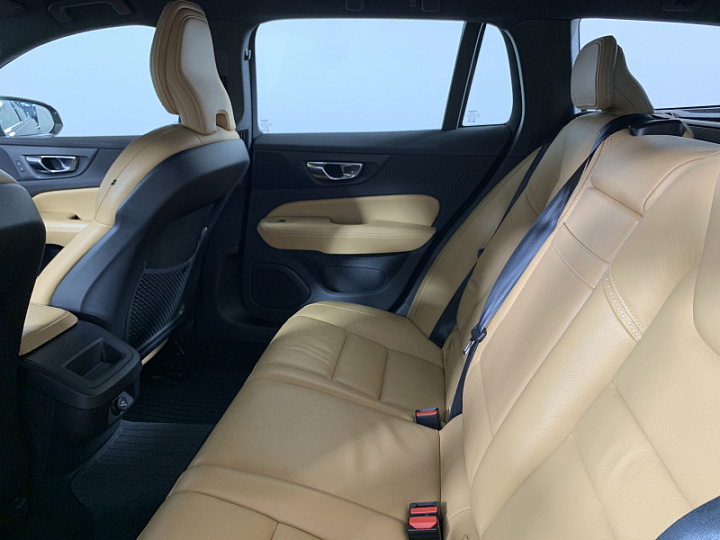 VOLVO V60 Cross Country 2, 2019 года, Автоматическая, Серо-зеленый