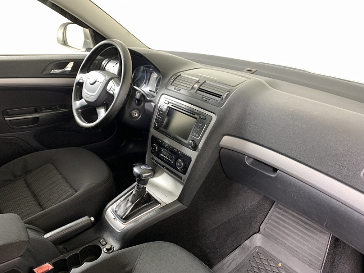 SKODA Octavia 1.8, 2010 года, Робот, СЕРЫЙ