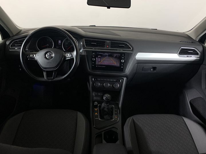 Volkswagen Tiguan 1.4, 2020 года, Механика, Черный