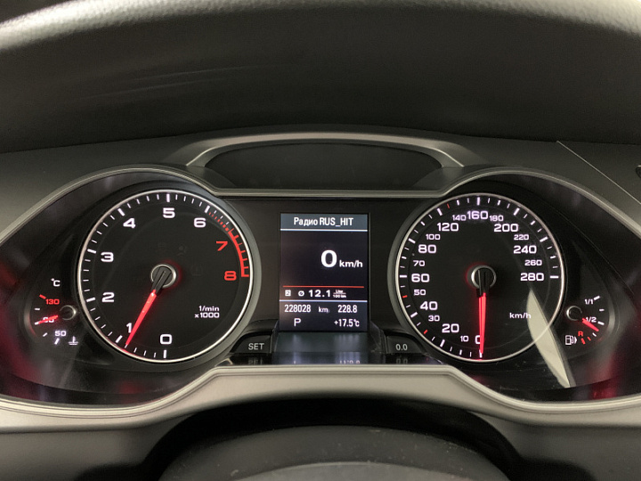 AUDI A4 2, 2013 года, Робот, Серо-коричневый