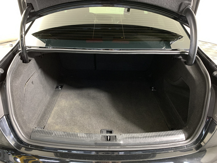 Audi A4 1.8, 2015 года, Вариатор, Черный