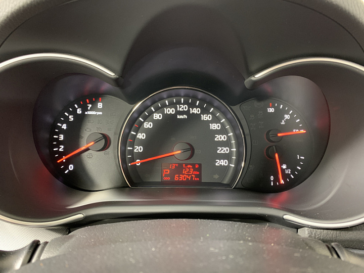KIA Sorento 2.4, 2015 года, Автоматическая, БЕЛЫЙ
