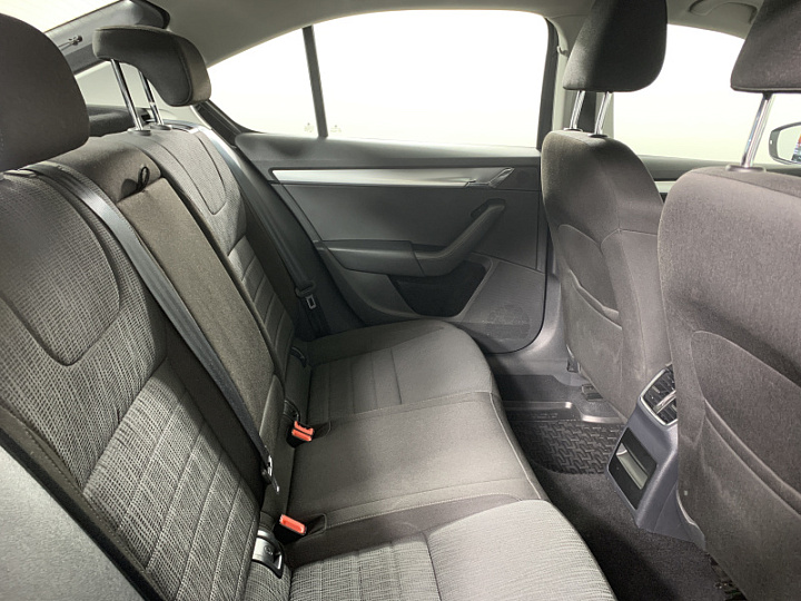 SKODA Octavia 1.8, 2017 года, Робот, ЧЕРНЫЙ