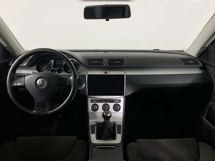 VOLKSWAGEN Passat 1.8, 2008 года, Механика, Серебристый