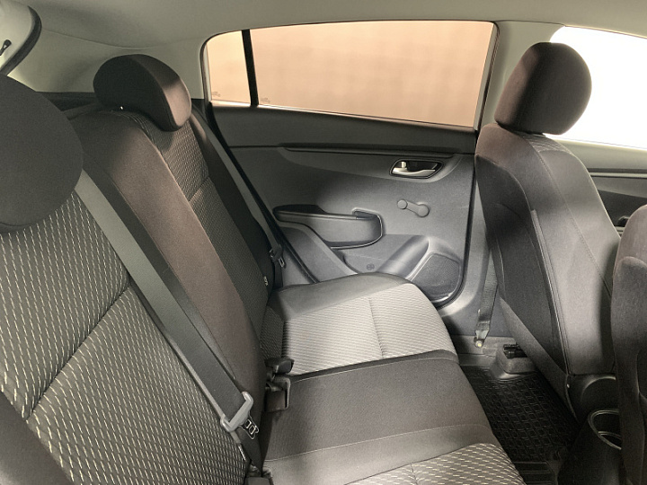 KIA Rio X-Line 1.4, 2018 года, Механика, БЕЛЫЙ
