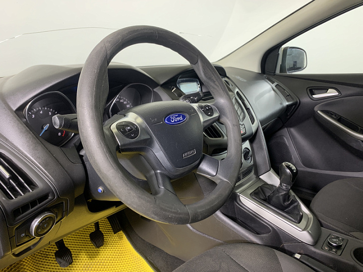 FORD Focus 1.6, 2015 года, Механика, ЖЕЛТЫЙ
