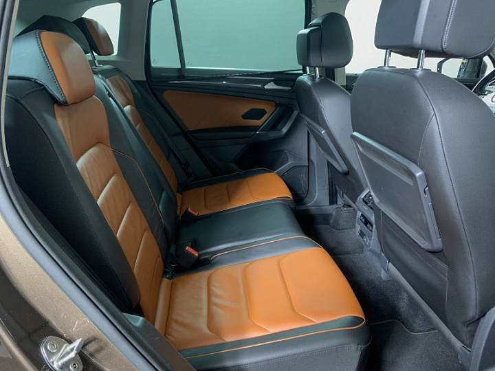 Volkswagen Tiguan 2, 2017 года, Робот, КОРИЧНЕВЫЙ