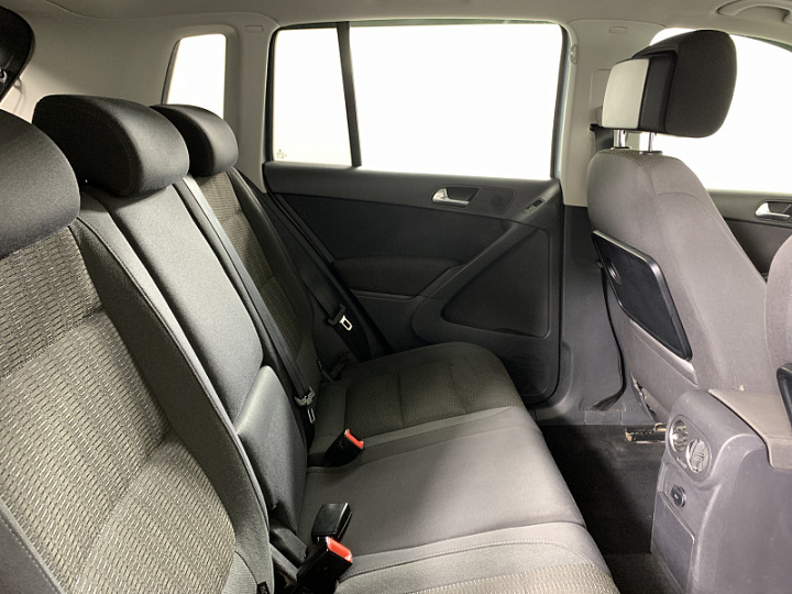 VOLKSWAGEN Tiguan 2, 2011 года, Автоматическая, Серебристый