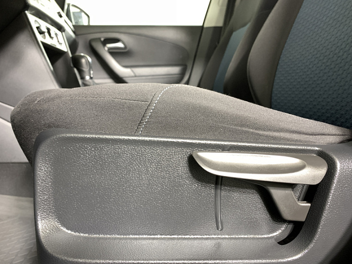 VOLKSWAGEN Polo 1.6, 2013 года, Автоматическая, ЧЕРНЫЙ