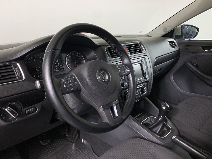 VOLKSWAGEN Jetta 1.6, 2012 года, Механика, Серебристо-желтый