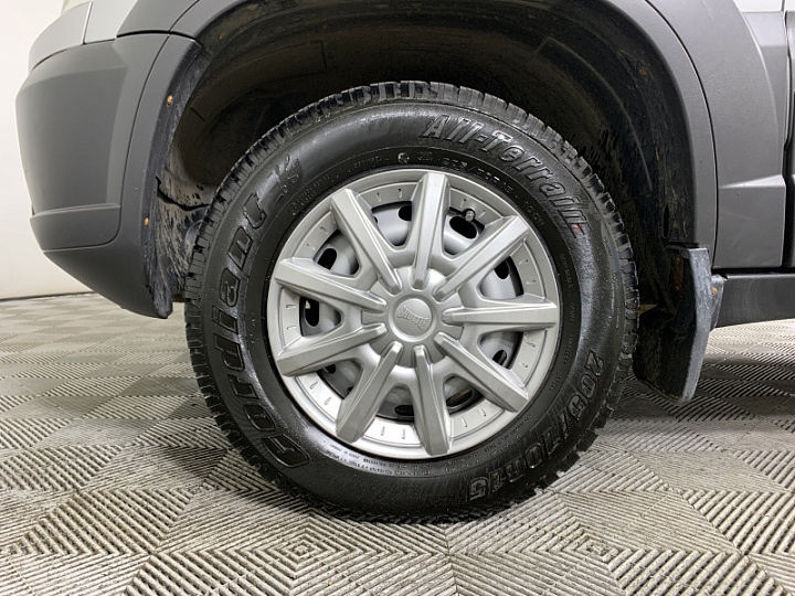 CHEVROLET Niva 1.6, 2011 года, Механика, Серебристый металлик